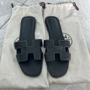 Hermes Oran - Black